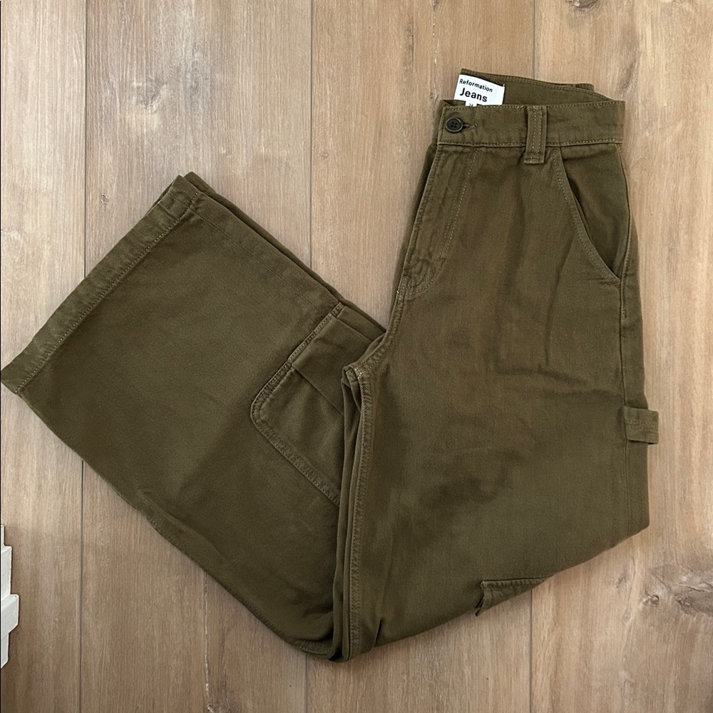 NWOT - REFORMATION ‘Landy’ Wide Leg Cargo Jeans in Dark Olive - Picture 6 of 9
